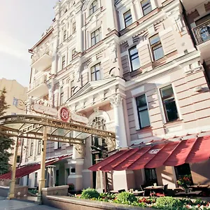 Hotel Opera - The Leading Of The World, Kiew